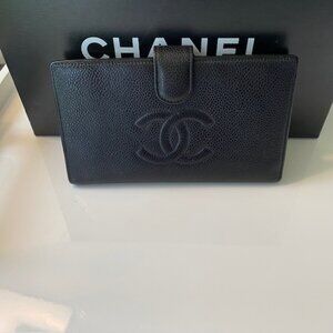 CHANEL CC Logo Caviar Leather Wallet